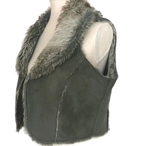 Mudd Vest Green Faux Suede Fur Trim Open Front